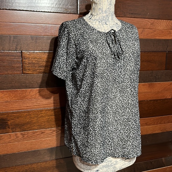 Blair Scoop Neck Short Sleeve Sheer Black and White Geometric Pattern Blouse - Picture 2 of 9